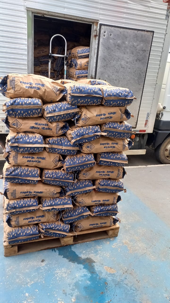 Cargamento de carvão Dois Leões pronto para entrega